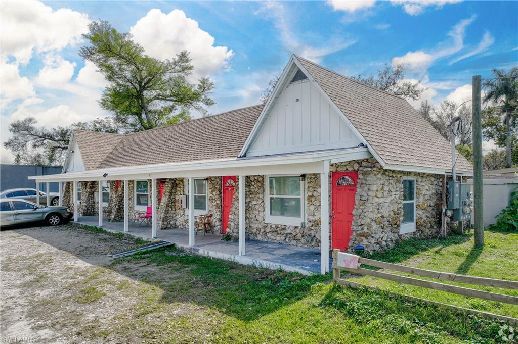 1189 N Tamiami Trl Property Photo 8
