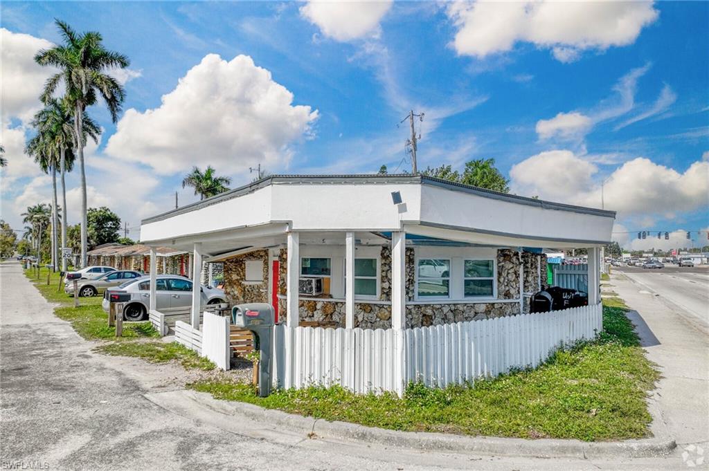 1189 N Tamiami Trl Property Photo 10