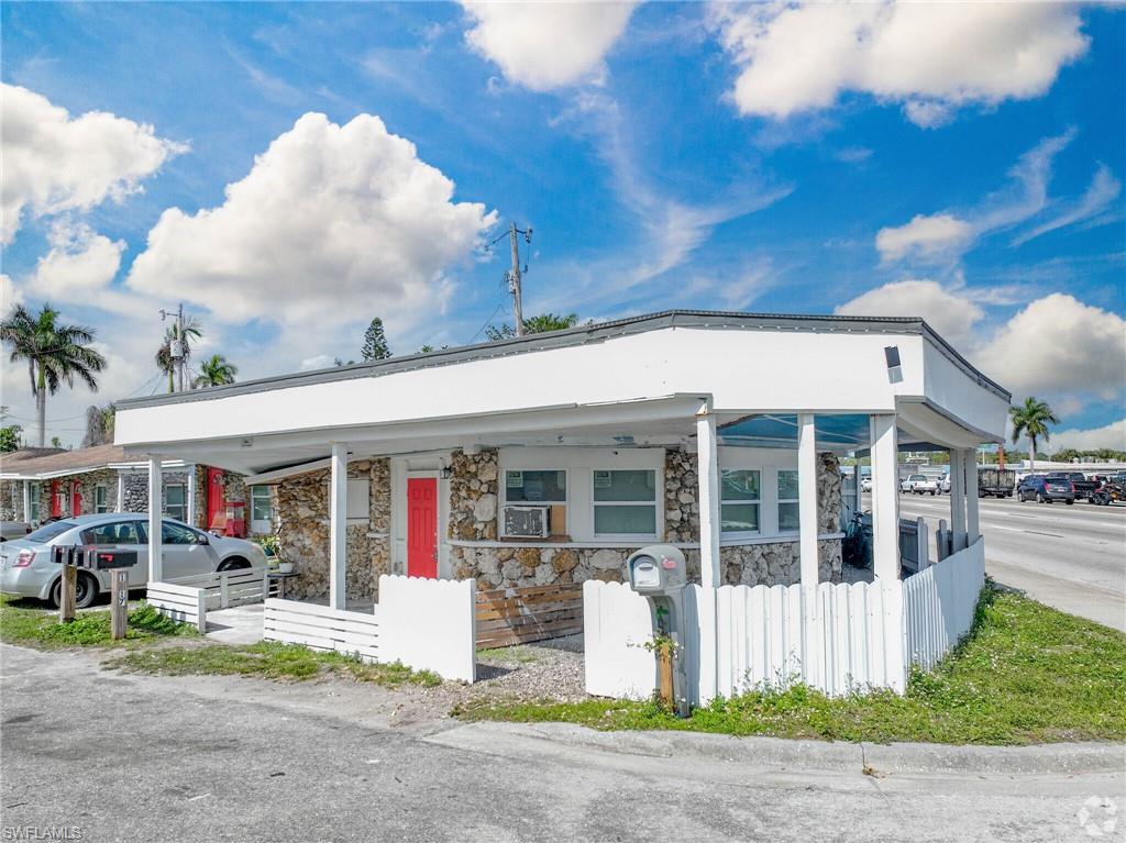 1189 N Tamiami Trl Property Photo 11