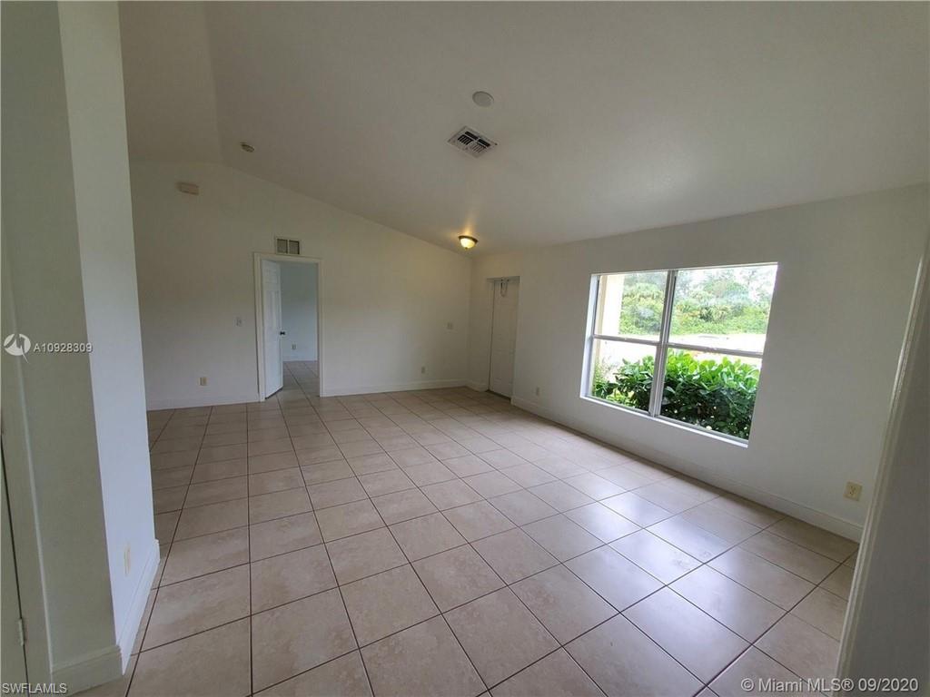 466 Redwing St Property Photo 6