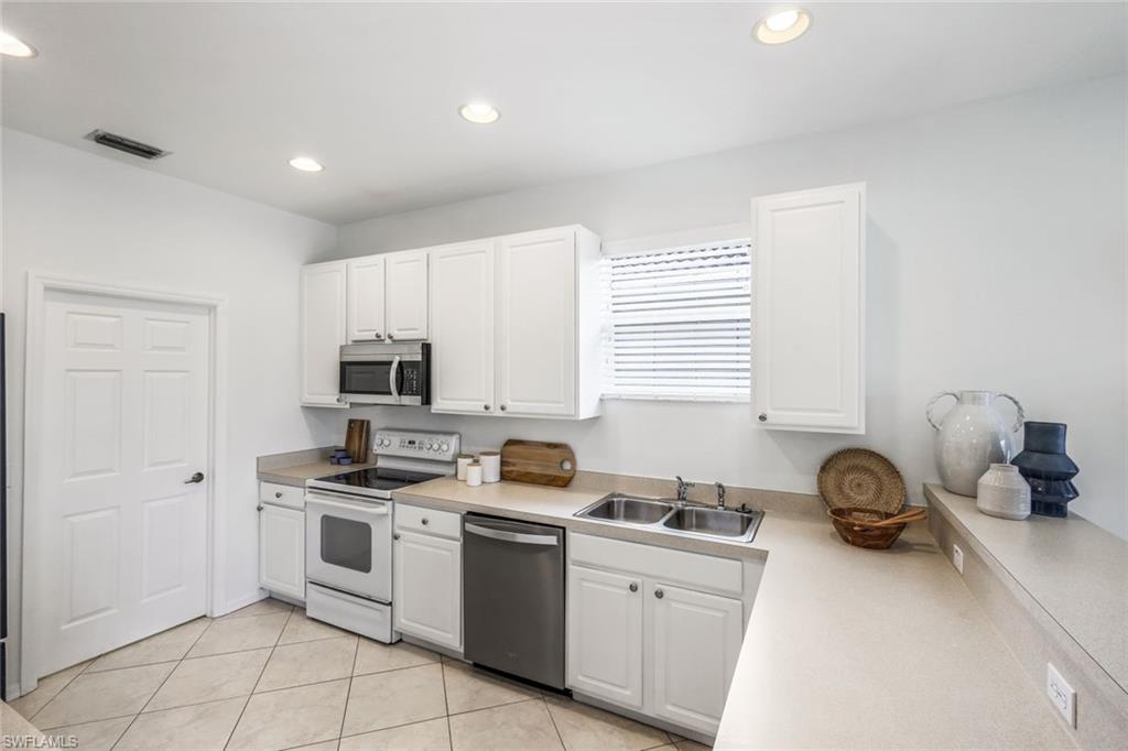 5576 Lago Villaggio Way Property Photo 13