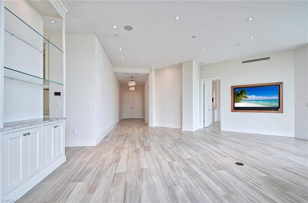 60 Seagate Dr # 306 Property Photo 4