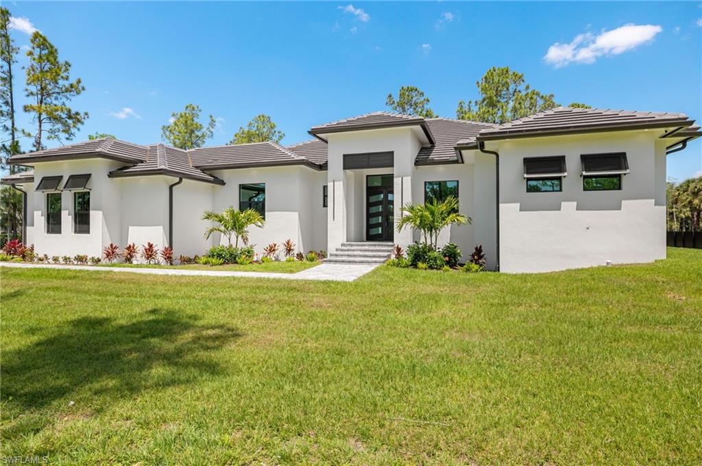 1587 Golden Gate Blvd W Property Photo 2