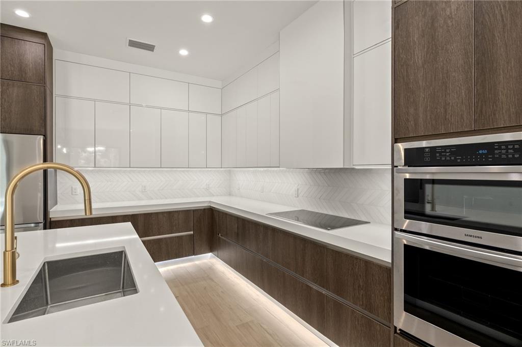 1587 Golden Gate Blvd W Property Photo 13