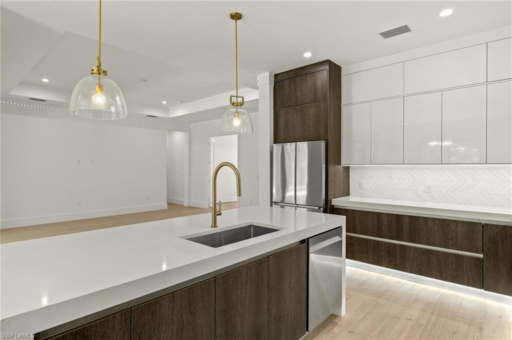 1587 Golden Gate Blvd W Property Photo 14