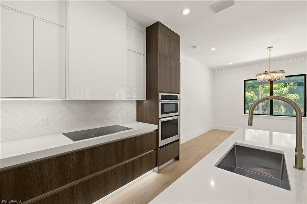 1587 Golden Gate Blvd W Property Photo 15