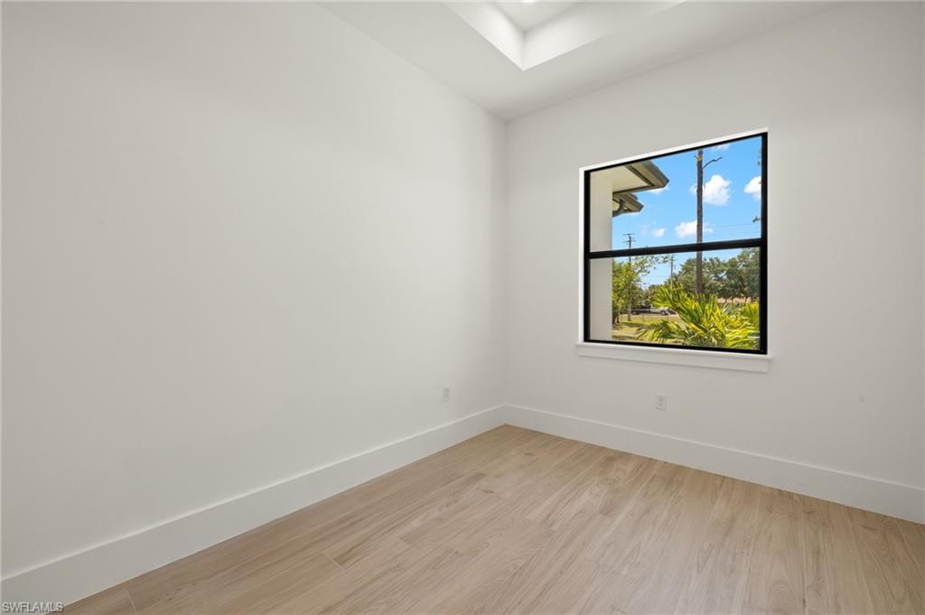 1587 Golden Gate Blvd W Property Photo 18