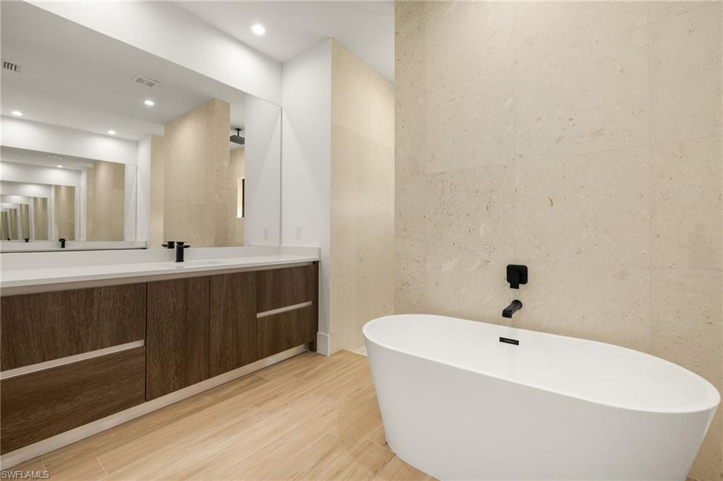 1587 Golden Gate Blvd W Property Photo 25