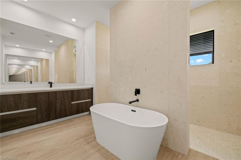 1587 Golden Gate Blvd W Property Photo 27