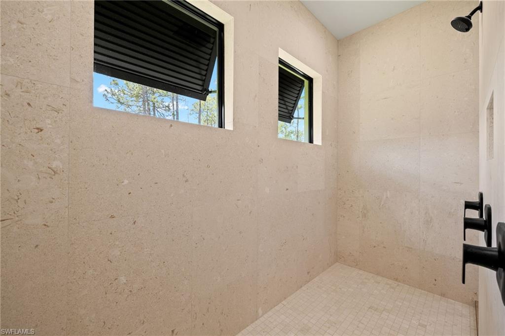 1587 Golden Gate Blvd W Property Photo 28