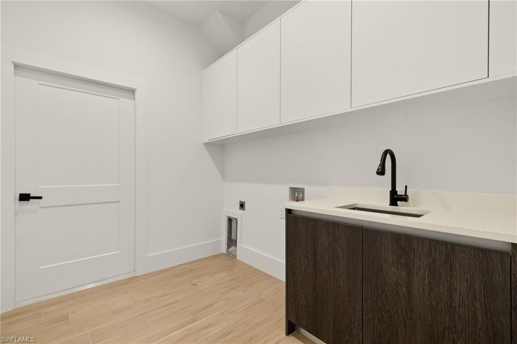 1587 Golden Gate Blvd W Property Photo 37