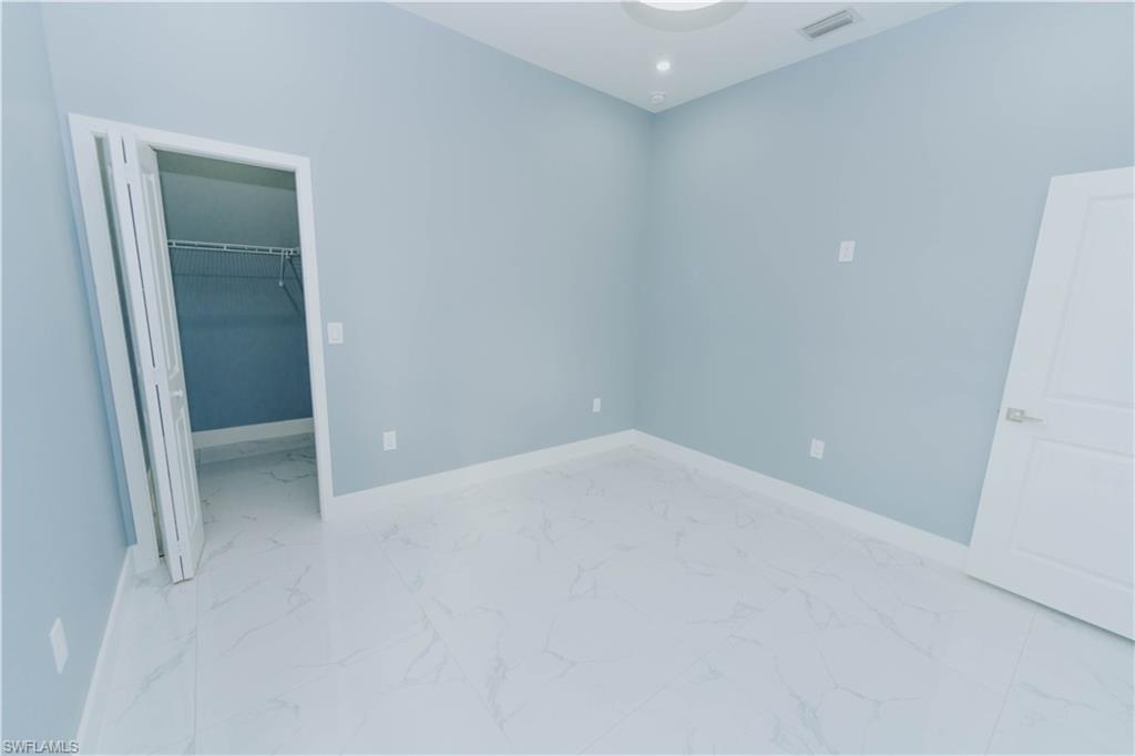 300 E 5th St Property Photo 9
