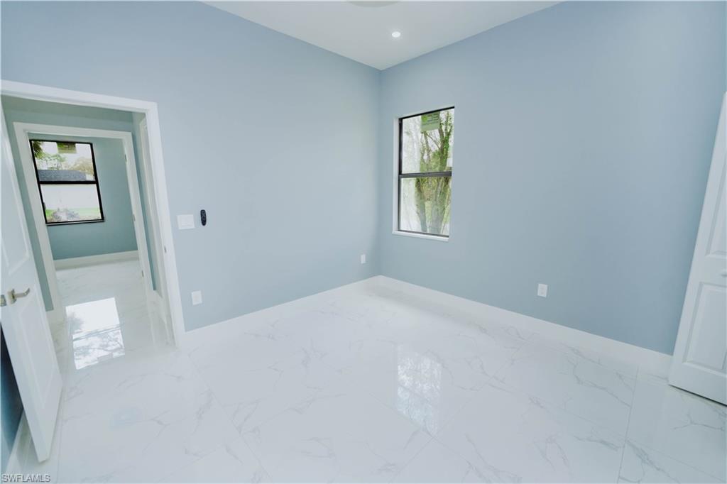 300 E 5th St Property Photo 10