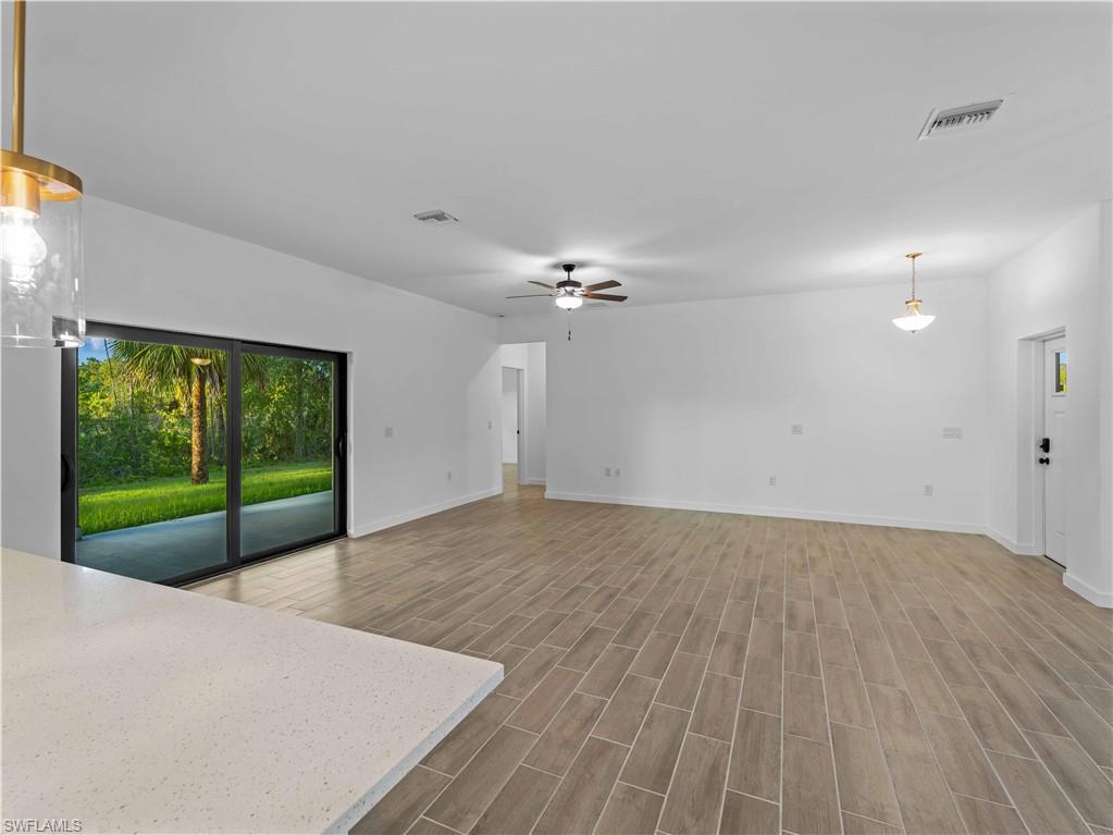 1131 Augusta St E Property Photo 20