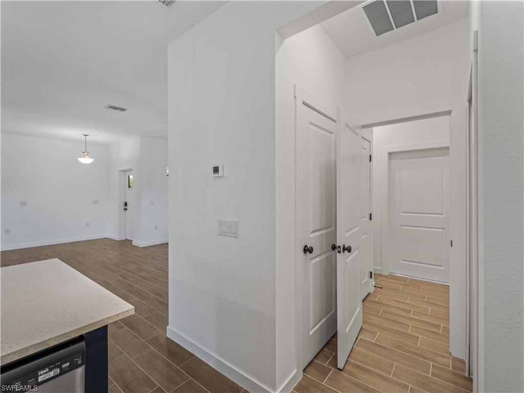 1131 Augusta St E Property Photo 34