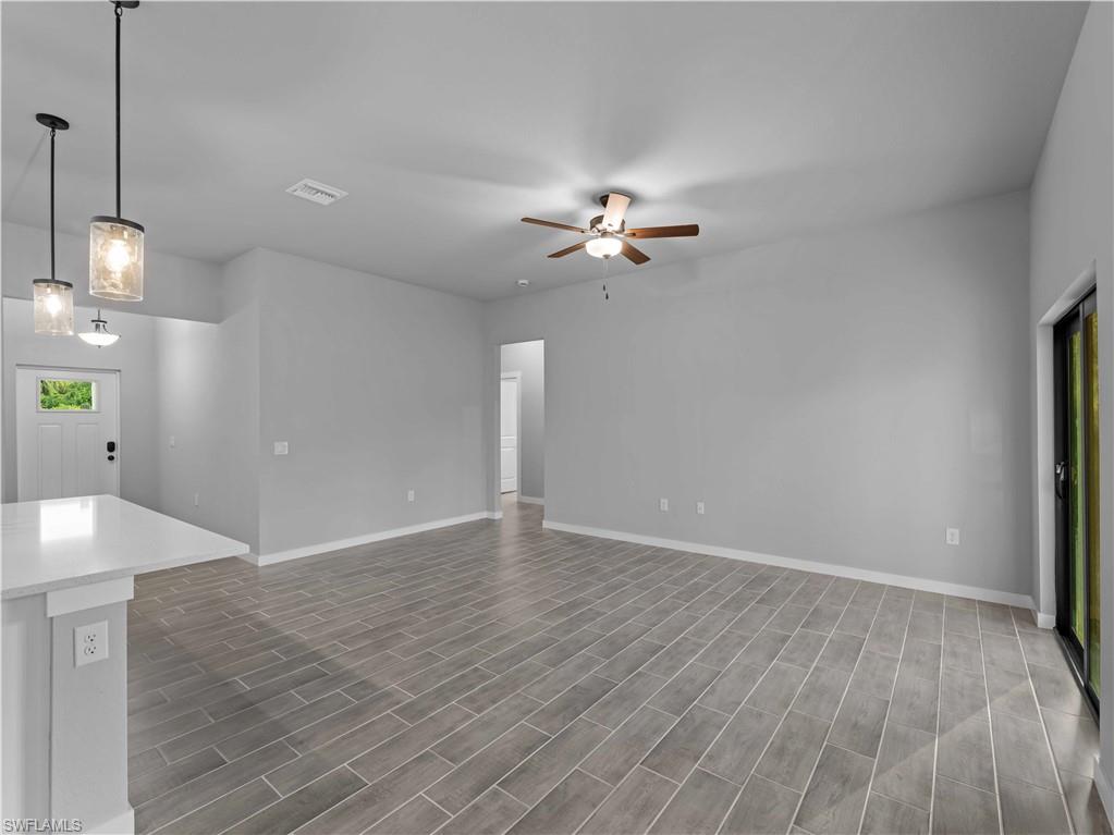 1133 Augusta St E Property Photo 9