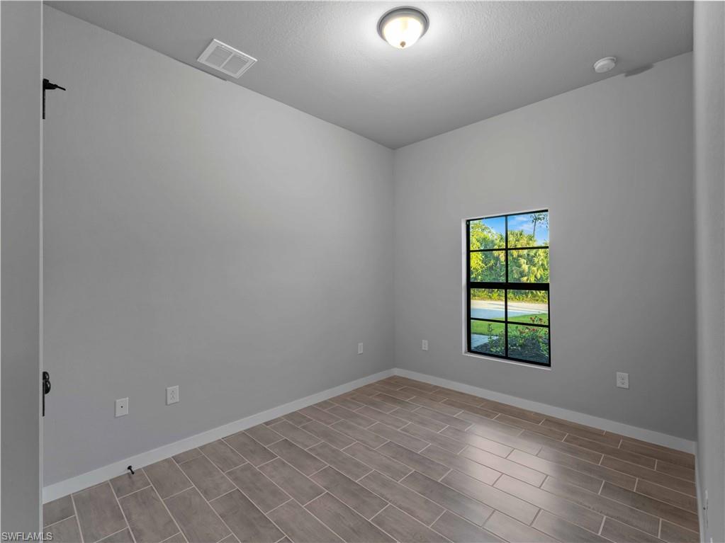 1133 Augusta St E Property Photo 15