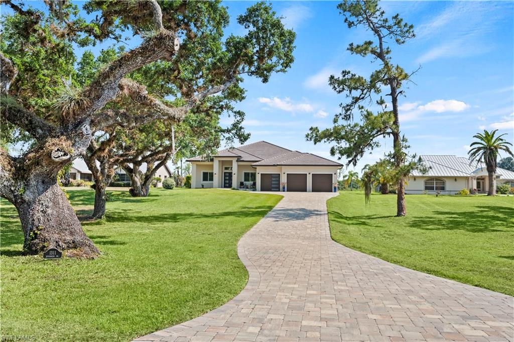 1311 Riverbend Dr Property Photo 3