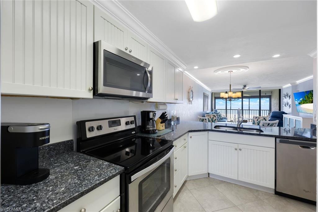 6400 Estero Blvd # 402 Property Photo 9
