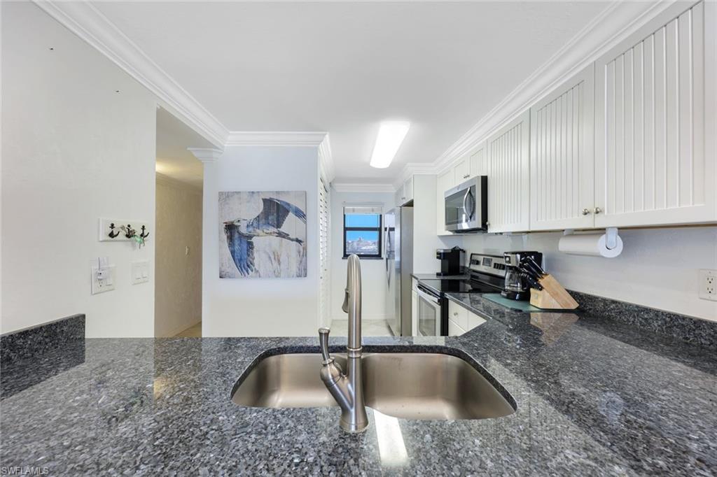 6400 Estero Blvd # 402 Property Photo 11