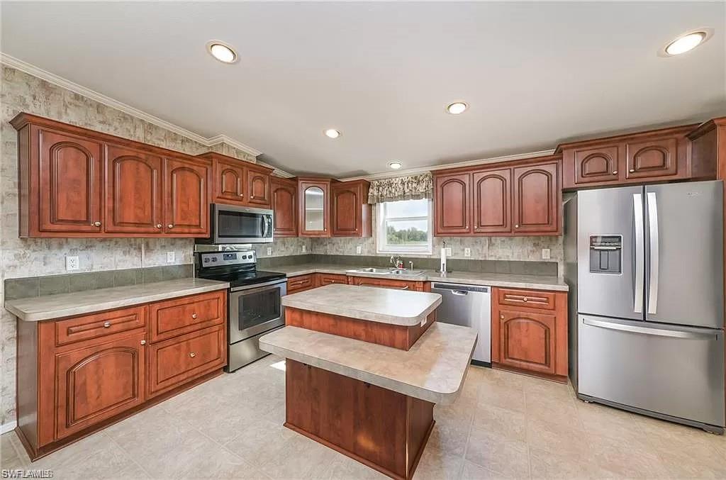 23660 Tinas Ln Property Photo 5