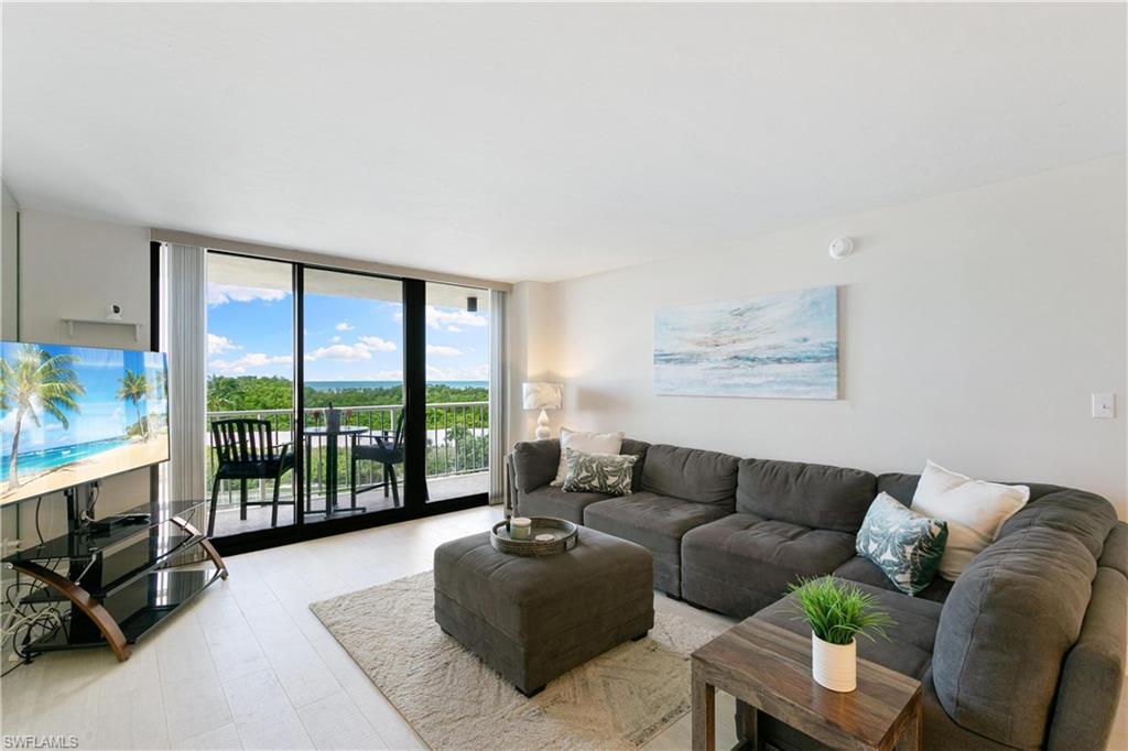 380 Seaview Ct # 405 Property Photo 6