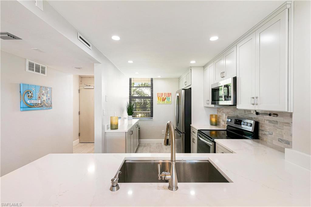 380 Seaview Ct # 405 Property Photo 11