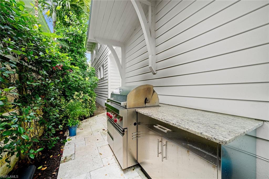 383 4th Ave S Property Photo 27