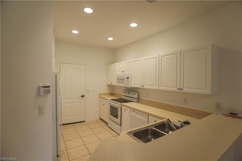10221 Olivewood Way # 153 Property Photo 3