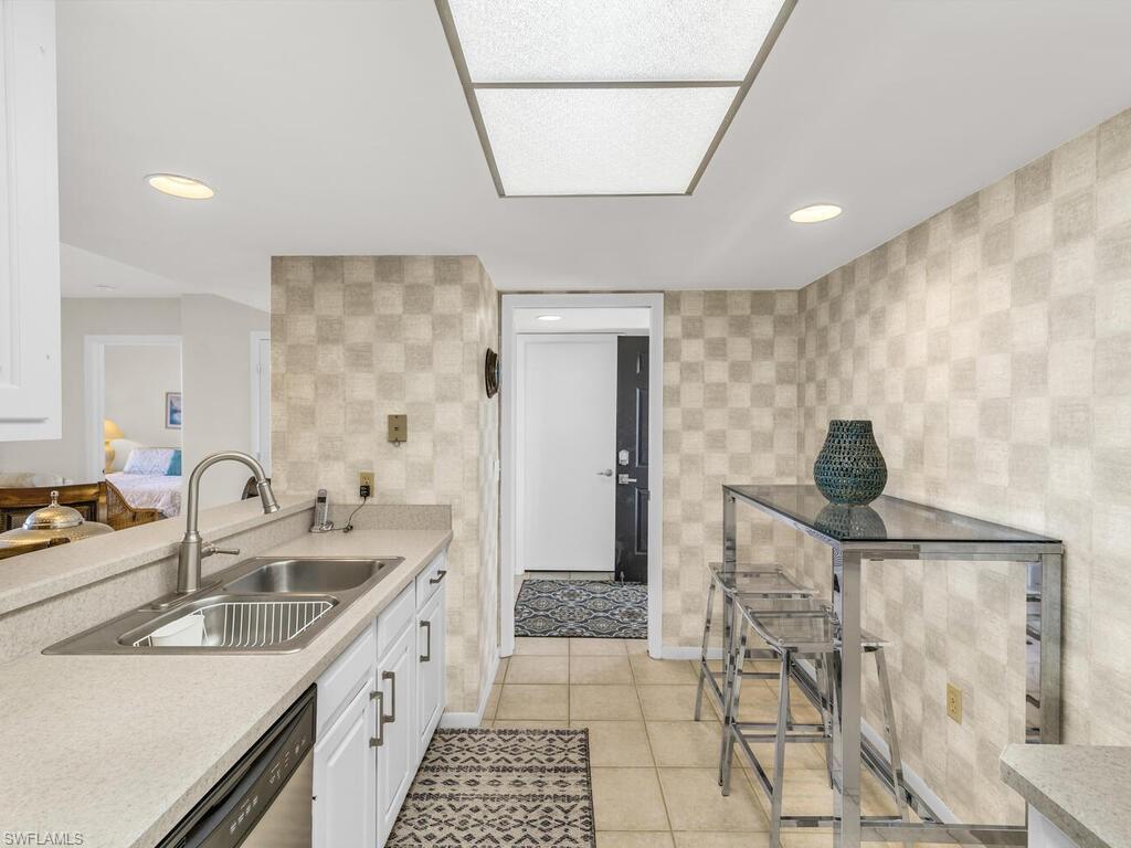 17 Bluebill Ave # 702 Property Photo 4