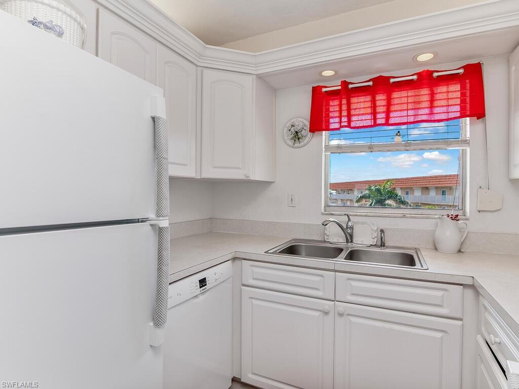 1202 Edington Pl # B401 Property Photo 8