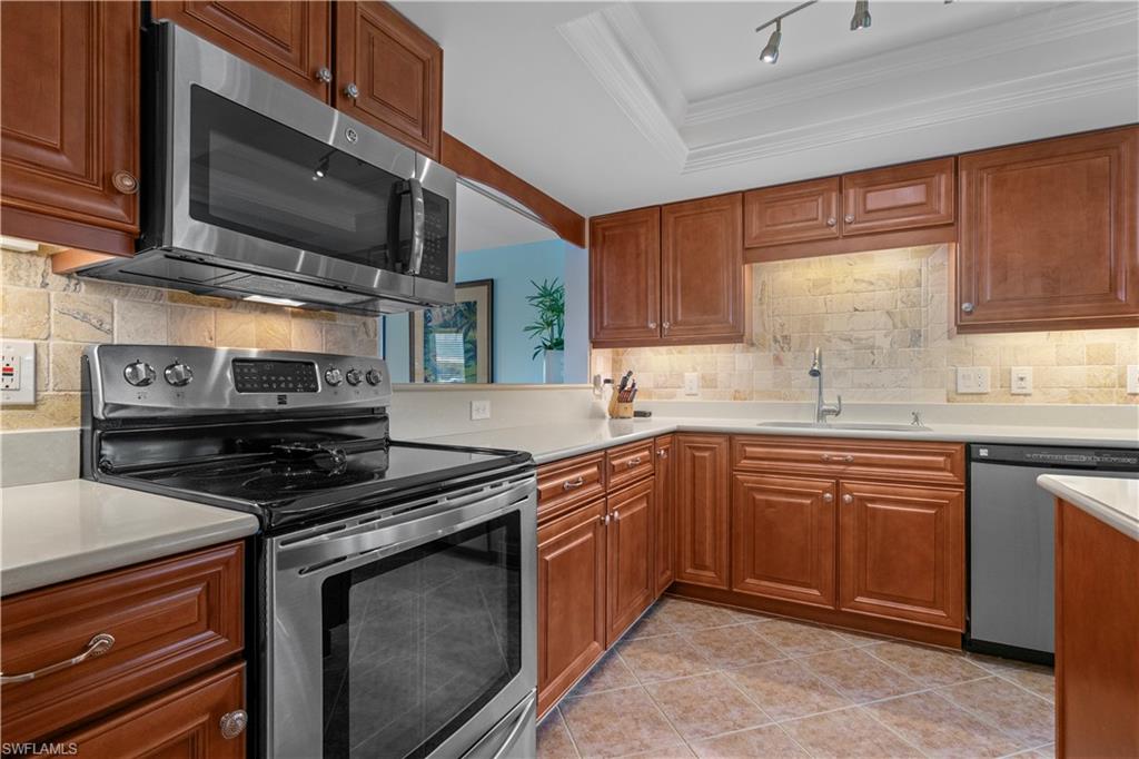 800 River Point Dr # 213 Property Photo 15