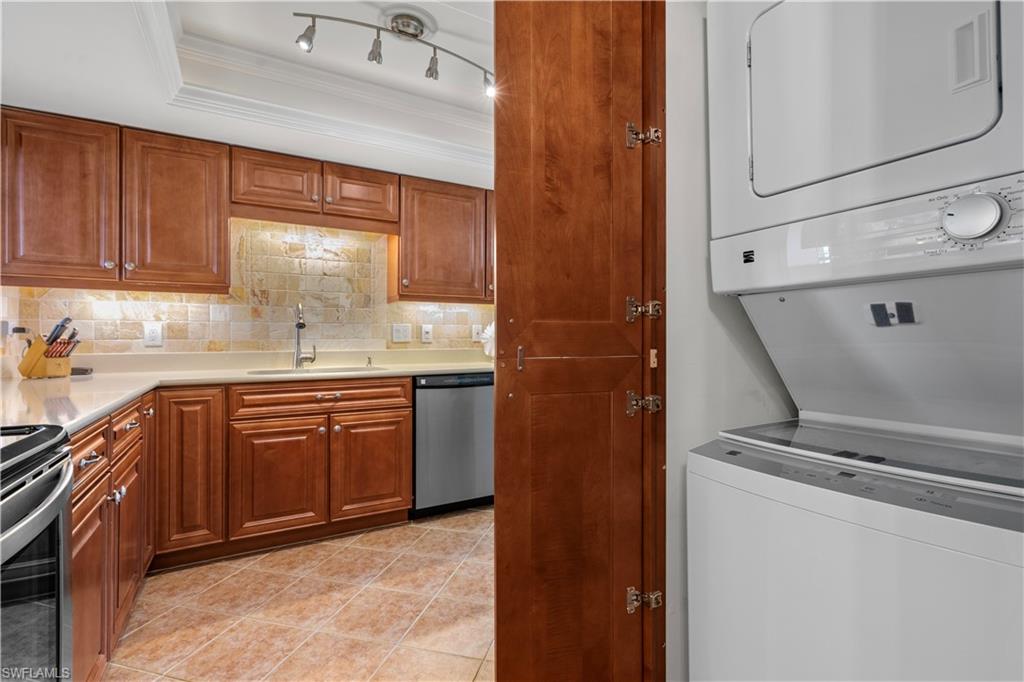 800 River Point Dr # 213 Property Photo 16