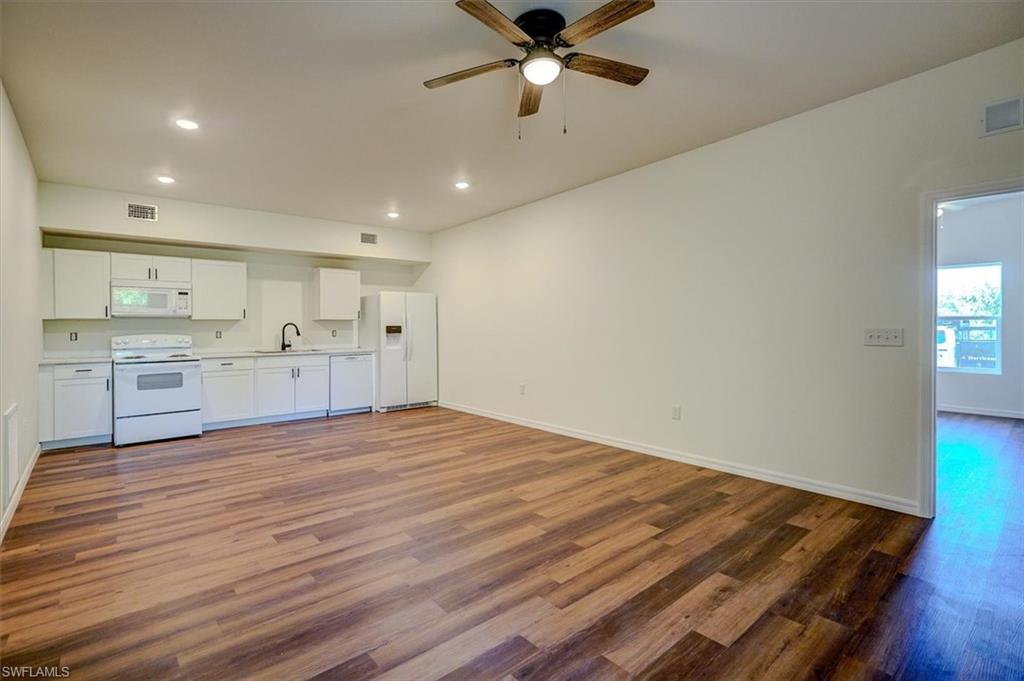 3835 Lora St Property Photo 4