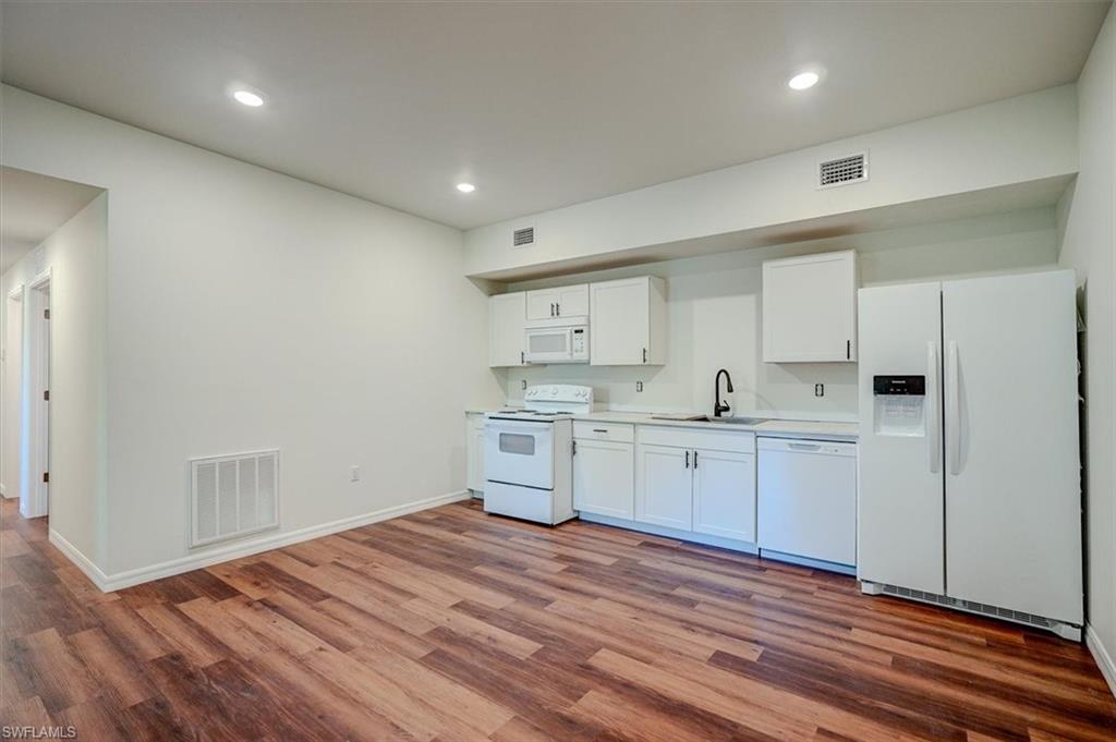 3835 Lora St Property Photo 7