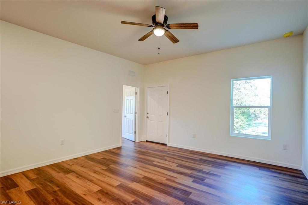 3835 Lora St Property Photo 10