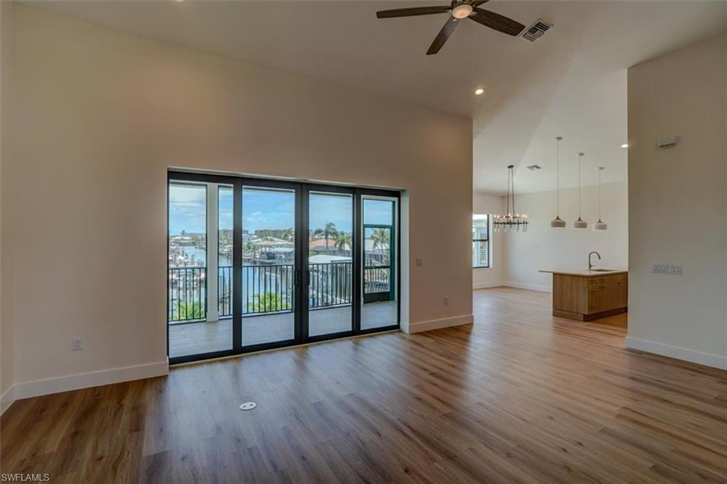 276 Albatross St Property Photo 11