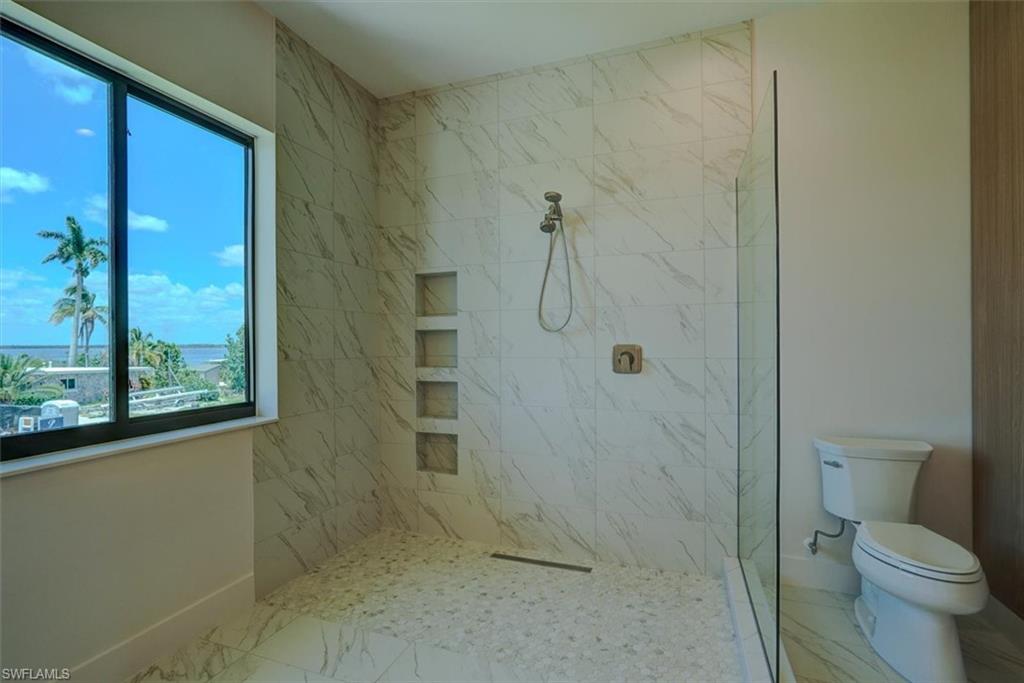 276 Albatross St Property Photo 20