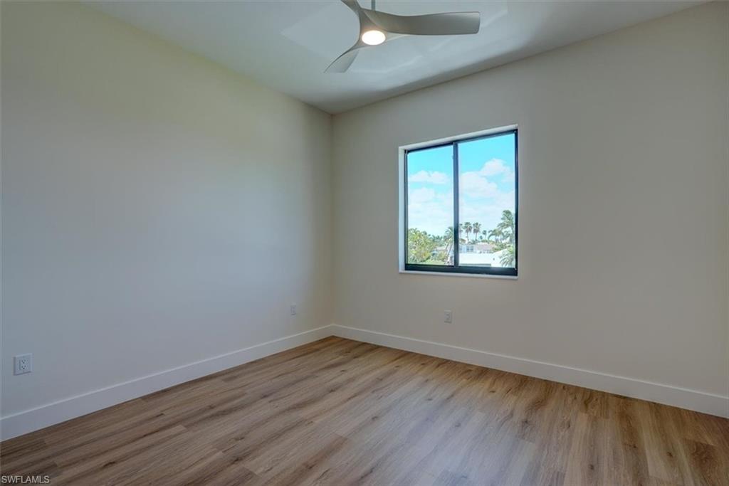 276 Albatross St Property Photo 25