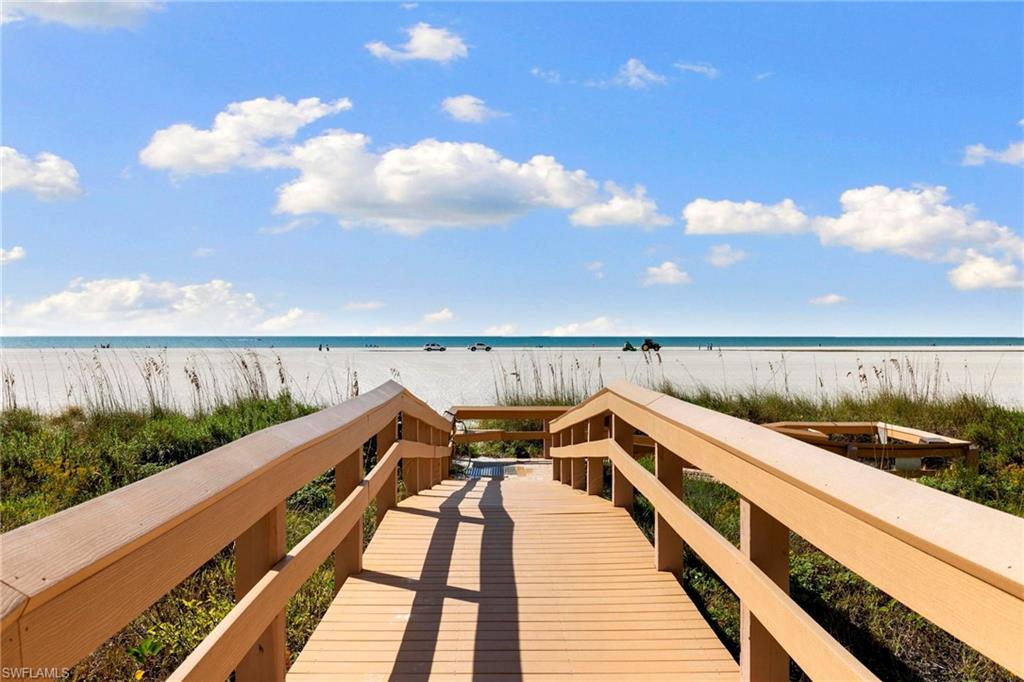 180 Seaview Ct # 105 Property Photo 3