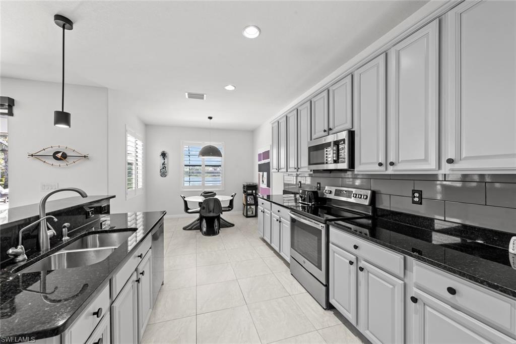 20373 Black Tree Ln Property Photo 8