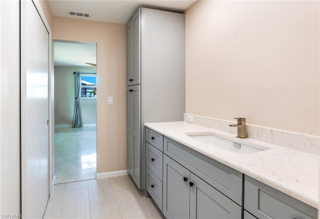 1001 Lindgren Blvd Property Photo 28