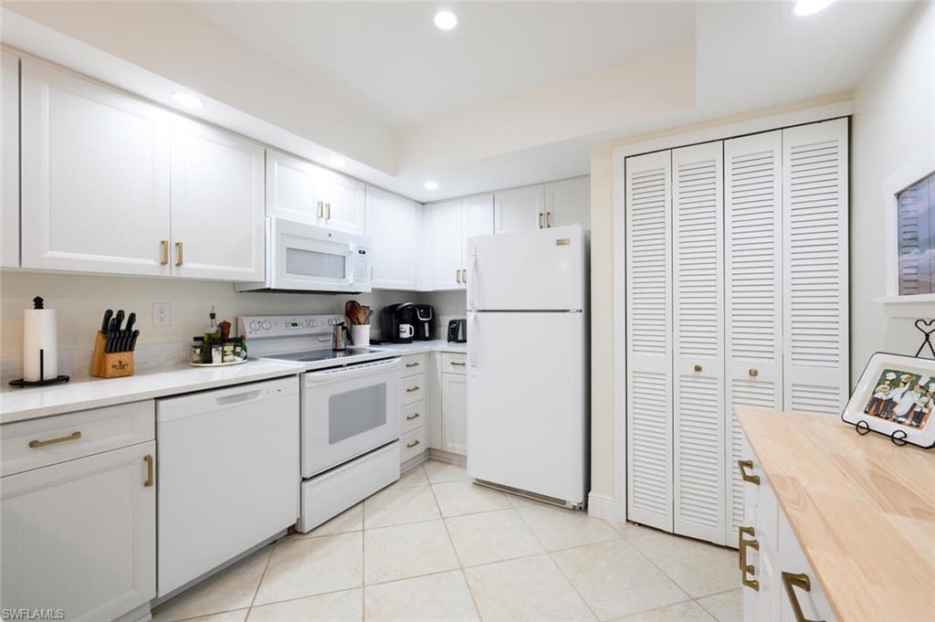 252 Deerwood Cir # 7 Property Photo 10