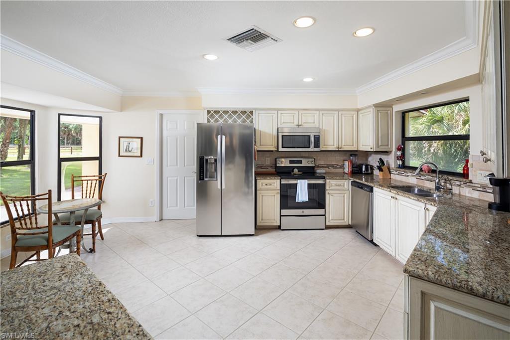 5335 Tallowood Way Property Photo 7