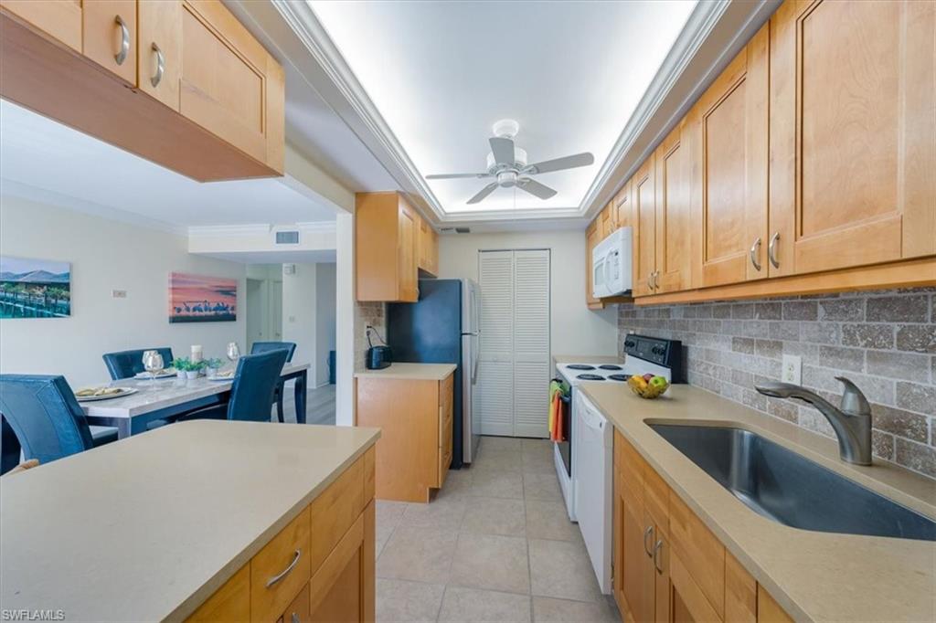 788 Park Shore Dr # F20 Property Photo 9