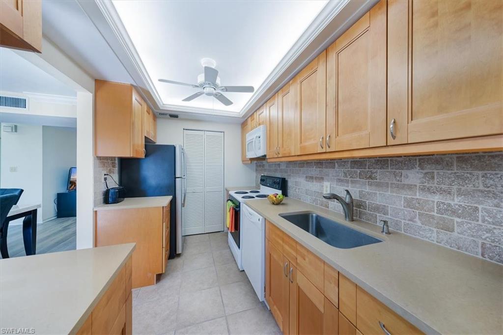 788 Park Shore Dr # F20 Property Photo 10