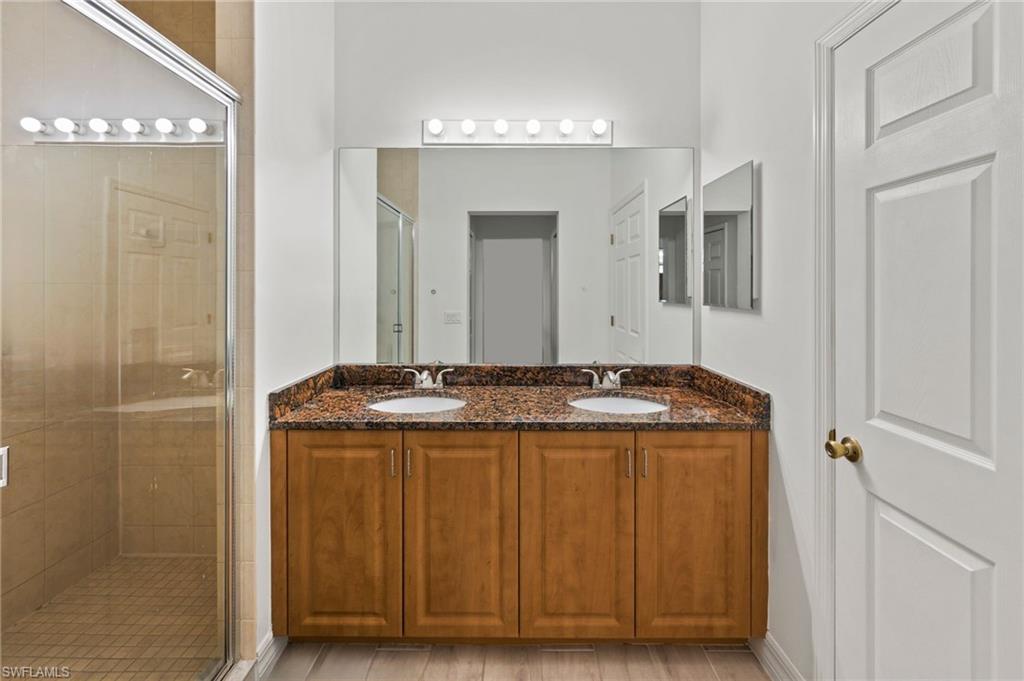 8521 Oakshade Cir # 421 Property Photo 6