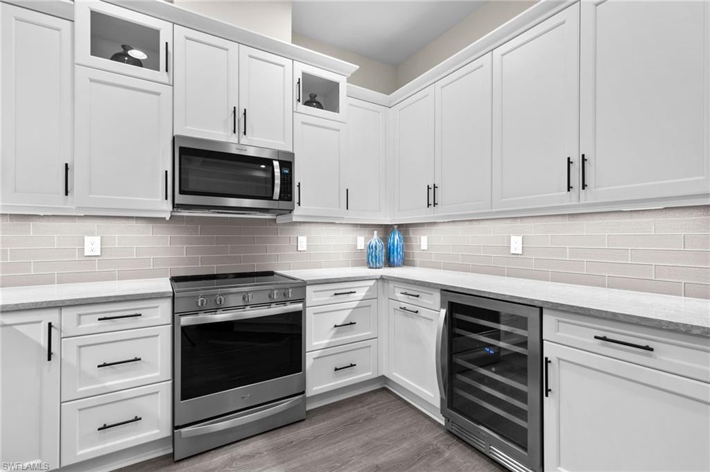 6847 Saona Ct Property Photo 4