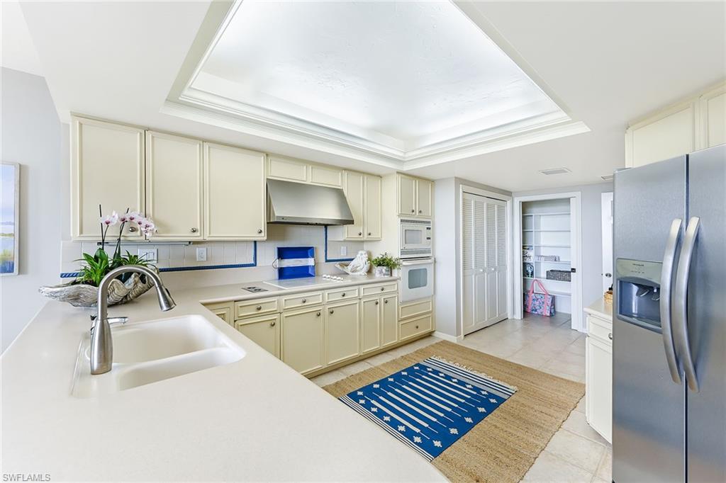 6075 Pelican Bay Blvd # 1105 Property Photo 7