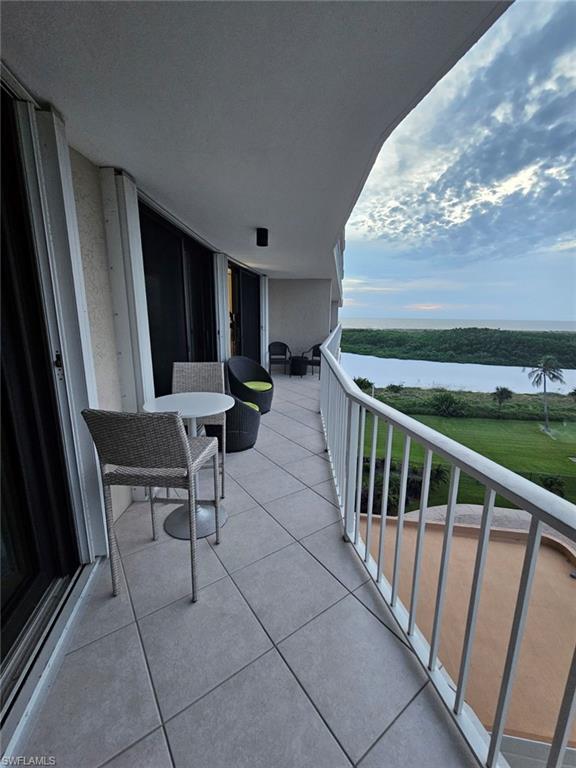 320 Seaview Ct # 608 Property Photo 2